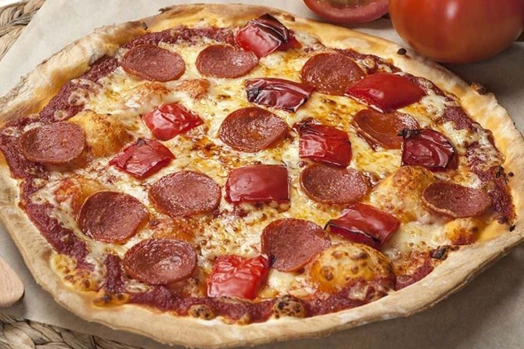 receta pizza pepperoni y pimientos